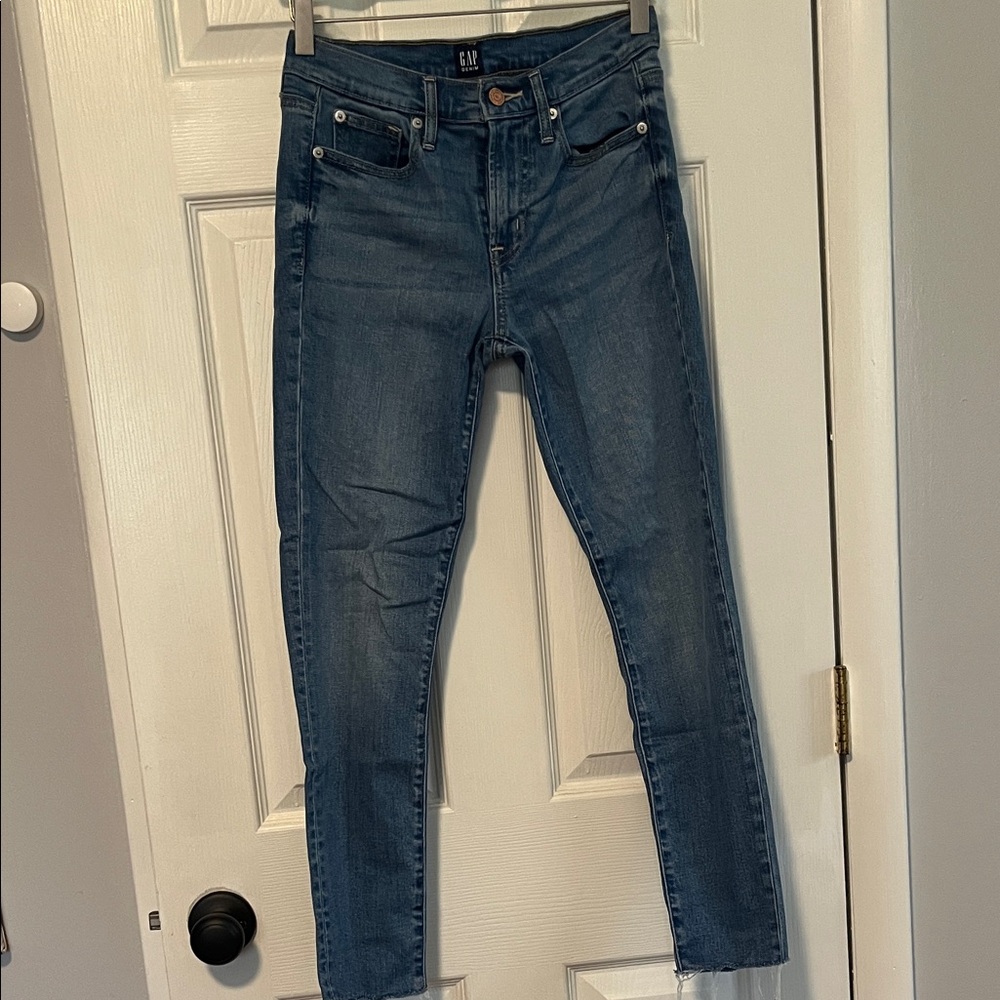 GAP Women's Medium Wash Skinny Jeans - Blue